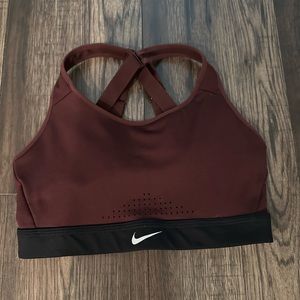 NWOT Nike sports bra, size S!